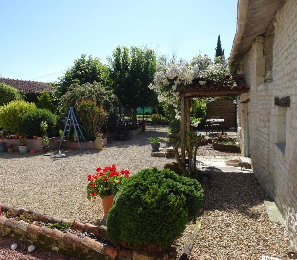 Les Coindries Villa Faye-la-Vineuse Bagian luar foto